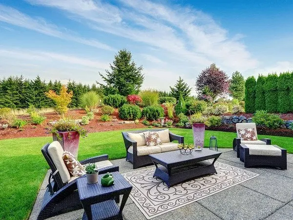 Outdoor-living-space-with
