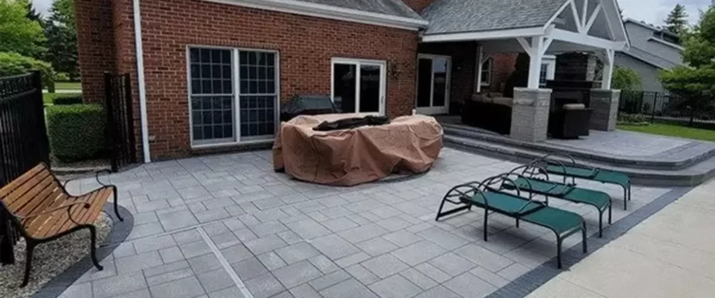Paver patio with furniture