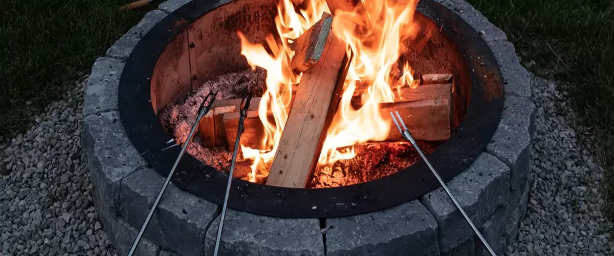 Circular fire pit