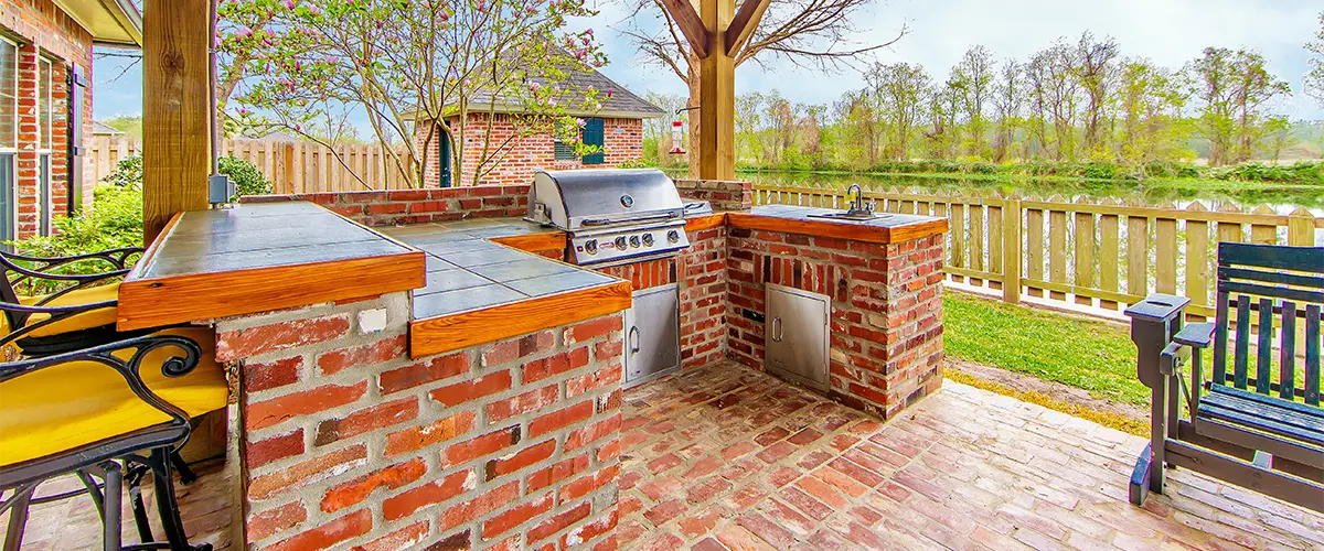 Outdoor kitchen with bricks